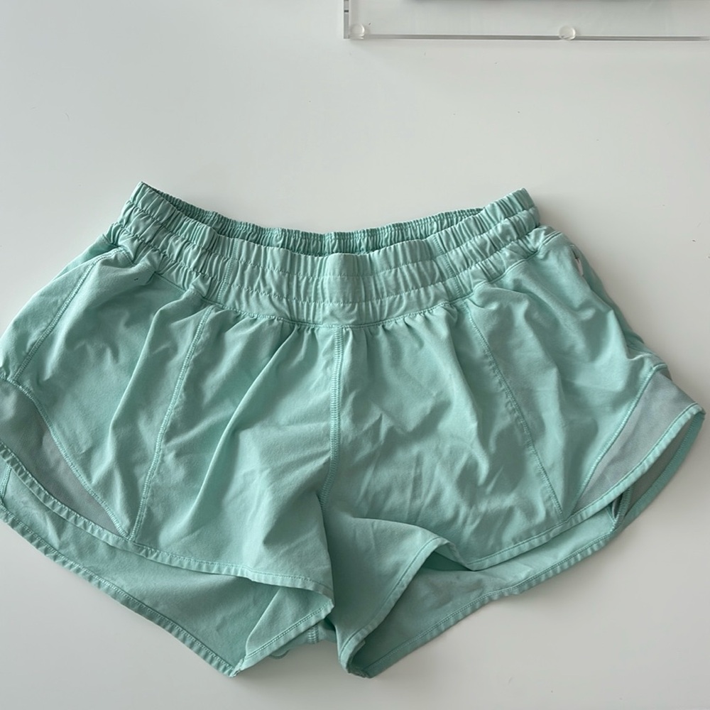 Lululemon hotty hot 2.5 shorts